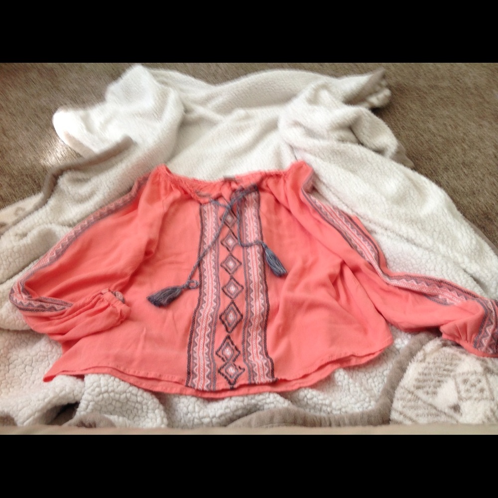 Ariat. Peasant Top. Fun! 👚 Peach colored